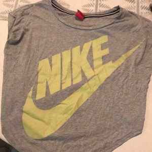 Nike loose signal women’s tee